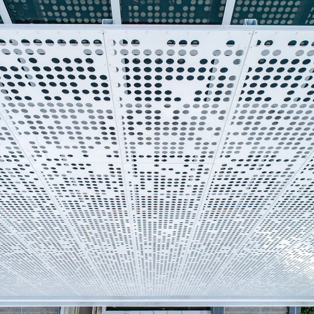 صفائح معدنية مثقبة مزخرفة